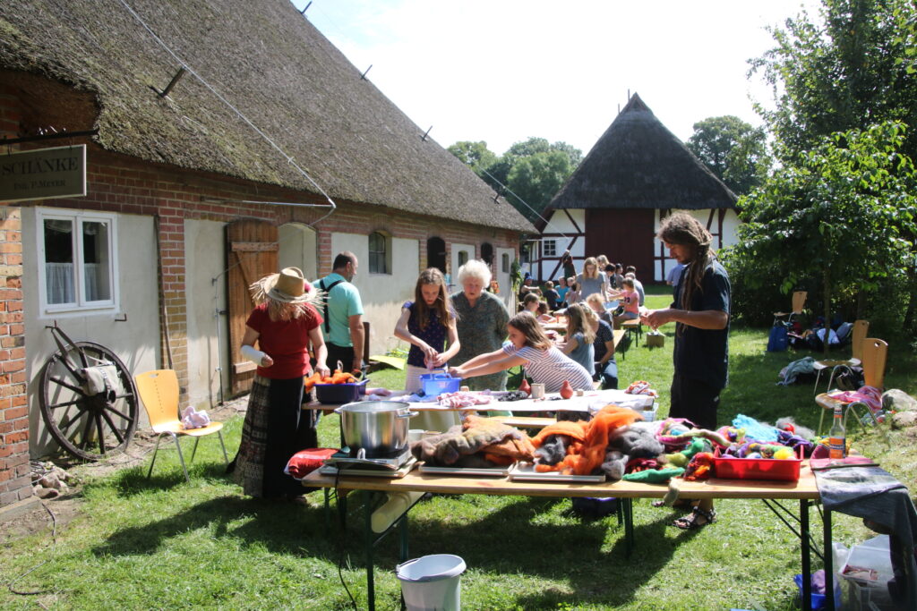 Kreativ- und Mitmachangebote in den Ferien im Mueßer Freilichtmuseum. Foto: Fred-Ingo Pahl