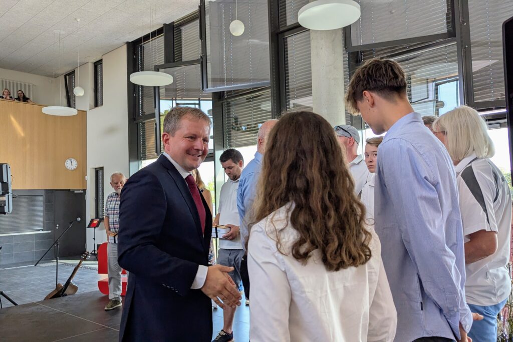 Ehrung der Sportlerinnen und Sportler: Oberbürgermeister Rico Badenschier