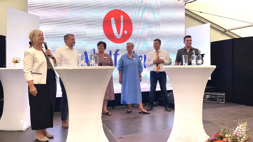 Auf dem Podium wurde der neue Name „Vielfalter“ verkündet