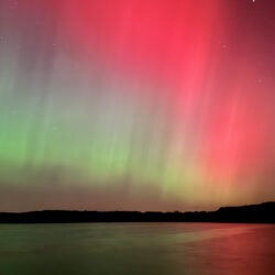 Polarlichter über dem Ziegelaußensee in Schwerin