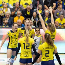 Foto (honorarfrei): Midigrafie Die Schweriner Volleyballerinnen konnten einen klaren Sieg gegen Suhl bejubeln